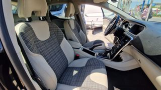 Volvo V40 Cross Country 2018-thumb-11