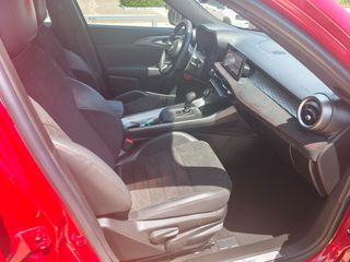 Alfa Romeo Tonale 2023 1.3 280HP PHEV Q4-thumb-27