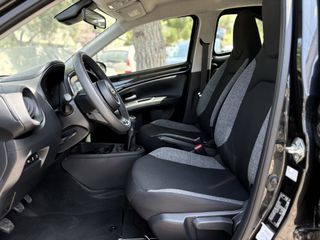 Toyota Aygo (X) 2023 72hp 5MT X-Play 1.0-thumb-8