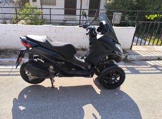 Piaggio MP3 300 2023 HPE DEEP BLACK EDITION-thumb-1