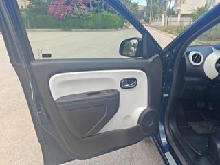 Renault Twingo 2021 Electric drive 60 kW Intens-thumb-24