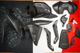Ducati Panigale V4 2022 Akrapovic - full Carbon-thumb-17