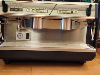 Nuova Simonelli Appia 2 Group – Πλήρως λειτουργική – Service 09/2024