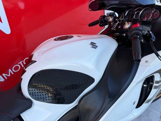Suzuki GSXR 1300 Hayabusa 2014-thumb-15