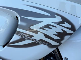 Suzuki GSXR 1300 Hayabusa 2014-thumb-29