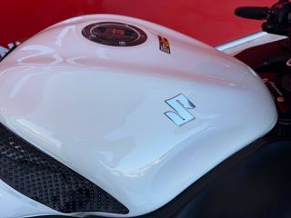 Suzuki GSXR 1300 Hayabusa 2014-thumb-32