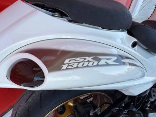 Suzuki GSXR 1300 Hayabusa 2014-thumb-34