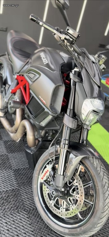 Ducati Diavel 2016 carbon
