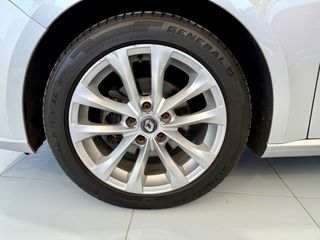 Renault Megane 2017-thumb-39