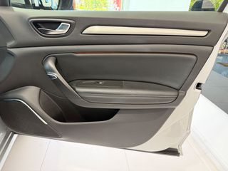 Renault Megane 2017-thumb-32