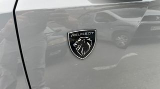 Peugeot 408 2024 1.6 HYBRID PLUG-IN 180HP GT-thumb-16