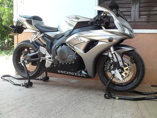 Honda CBR 1000RR 2007-thumb-4