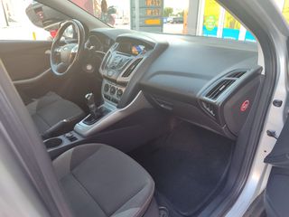 Ford Focus 2012-thumb-1