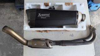 ΟΛΟΣΩΜΗ AKRAPOVIC ΜΕ ΣΙΓΑΣΤΗΡΕΣ [ ΓΝΗΣΙΑ ]