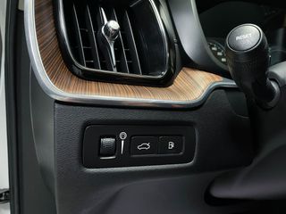 Volvo XC 60 2019 -4.500€ ΙΣΧΥΕΙ  |2.0 400hp | T8 inscription | Derma-thumb-30