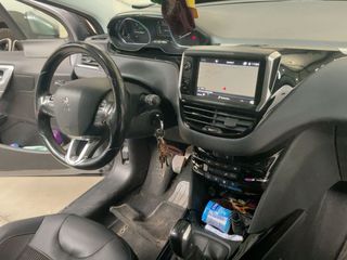 Peugeot 2008 2018 1.2 PURETECH 110 ALLURE-thumb-4