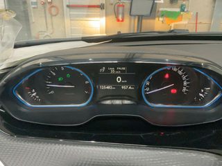 Peugeot 2008 2018 1.2 PURETECH 110 ALLURE-thumb-6