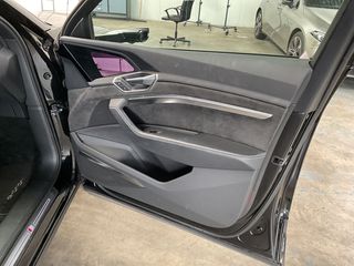 Audi e-tron 2020 Sportback 55 quattro S line-thumb-16