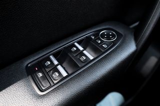 Renault Captur 2020 1.6 E-Tech Plug-in Hybrid 160hp Intens-thumb-16