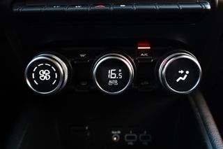 Renault Captur 2020 1.6 E-Tech Plug-in Hybrid 160hp Intens-thumb-33