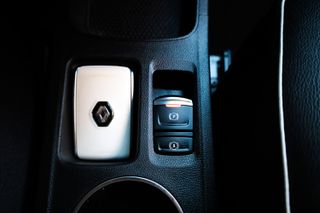 Renault Captur 2020 1.6 E-Tech Plug-in Hybrid 160hp Intens-thumb-35