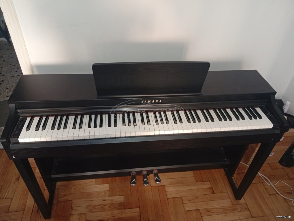 YAMAHA CLP 525 B