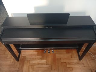 YAMAHA CLP 525 B-thumb-1