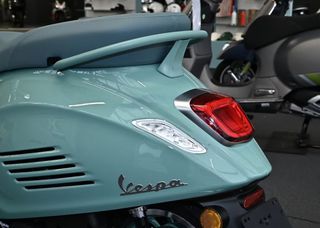 Vespa Primavera 125 2026 80TH LIMITED EDITION 30 ATOKEΣ + ΔΩΡΟ ΑΞΕΣΟΥΑΡ ΑΞΙΑΣ 537€-thumb-9