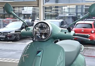 Vespa Primavera 125 2026 80TH LIMITED EDITION 30 ATOKEΣ + ΔΩΡΟ ΑΞΕΣΟΥΑΡ ΑΞΙΑΣ 537€-thumb-11