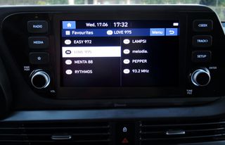 Hyundai i 20 2022 1.000cc 101 Hp HYBRD - BLUETOOTH -ANDROID-CAMERA-ZANTEΣ 16''-thumb-17