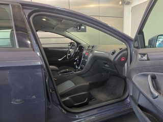 Ford Mondeo 2011-thumb-6