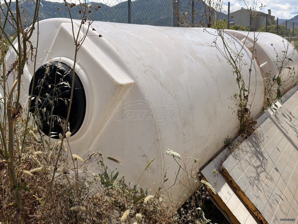Μηχανήματα Τροφίμων 2020 Σιλό 5000Lt. Πλαστικό Μαζί με Βάση!