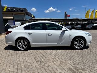 Opel Insignia 2010-thumb-1