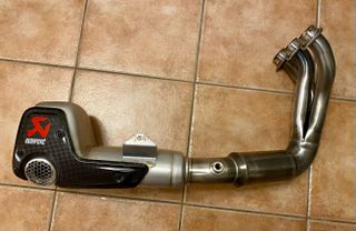AKRAPOVIC ΕΞΑΤΜΙΣΗ YAMAHA TRACER 9/GT/GT+2025-2026 TITANIUM RACING