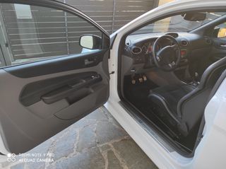 Ford Focus 2010 RS-thumb-2
