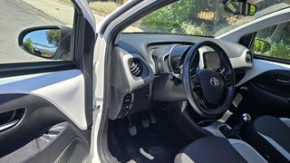 Toyota Aygo 2017 1.0_X-PLAY_EDITION-S  - FULL_EXTRA-thumb-18