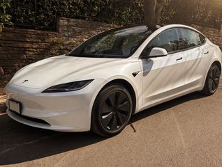 Tesla Model 3 2024 Premium Highland Standard Range RWD