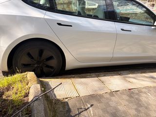 Tesla Model 3 2024 Premium Highland Standard Range RWD-thumb-2