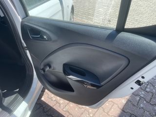 Opel Corsa 2017-thumb-16