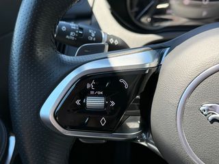 Jaguar E-Pace 2023 P300e R-DYNAMIC SE AWD PANORAMA & BLACK-PACK Plug-In Hybrid-thumb-21