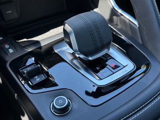 Jaguar E-Pace 2023 P300e R-DYNAMIC SE AWD PANORAMA & BLACK-PACK Plug-In Hybrid-thumb-39