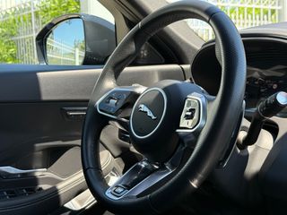 Jaguar E-Pace 2023 P300e R-DYNAMIC SE AWD PANORAMA & BLACK-PACK Plug-In Hybrid-thumb-46