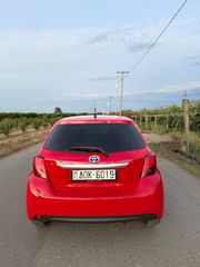 Toyota Yaris 2015 HYBRID AUTOMATIC NAVI CAMERA-thumb-3