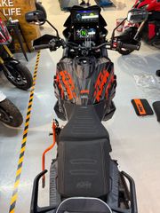 KTM 1290 Super Adventure 2022-thumb-13