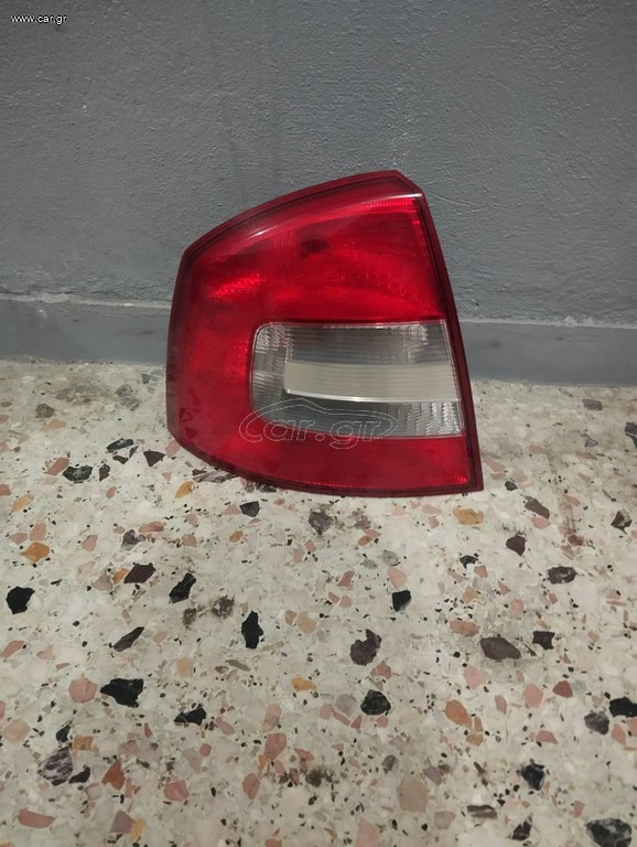 ΠΩΛΕΙΤΑΙ ΠΙΣΩ ΑΡΙΣΤΕΡΟ ΦΑΝΑΡΙ ΑΠΟ SKODA OCTAVIA