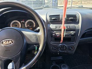 Kia Picanto 2010-thumb-11