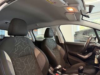 Peugeot 2008 2017 1.2 PURETECH STYLE 82HP NAVI CLIMA-thumb-36