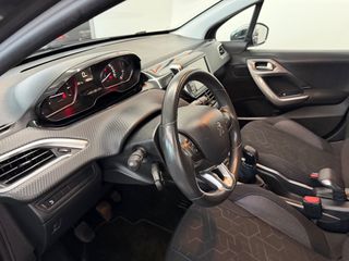 Peugeot 2008 2017 1.2 PURETECH STYLE 82HP NAVI CLIMA-thumb-26