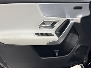 Mercedes-Benz A 180 2018 AMG LINE-thumb-17