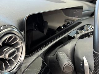 Mercedes-Benz A 180 2018 AMG LINE-thumb-19